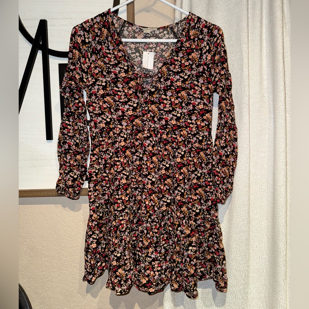 American‎ Eagle Floral Babydoll V Neck
Long Sleeve Tiered Dress New